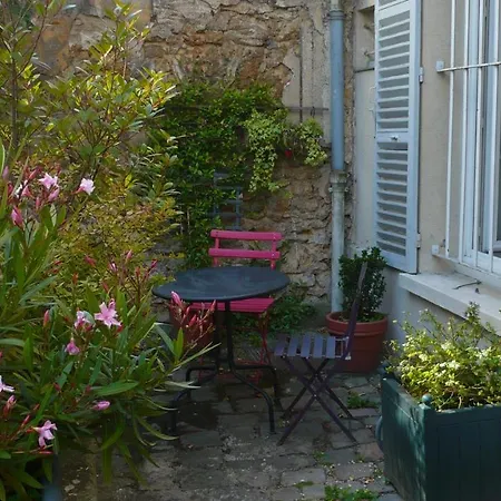 Le Petit Mansart Apartment