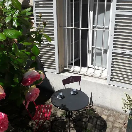 Le Petit Mansart Apartment