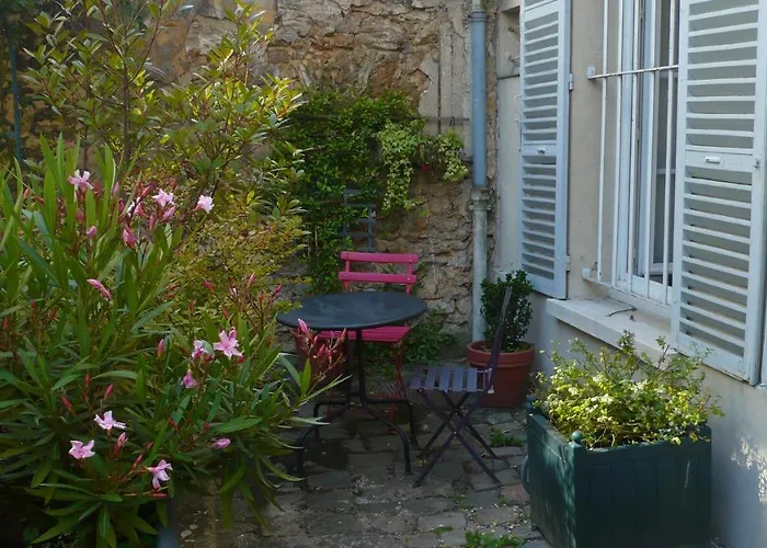 Le Petit Mansart Apartment