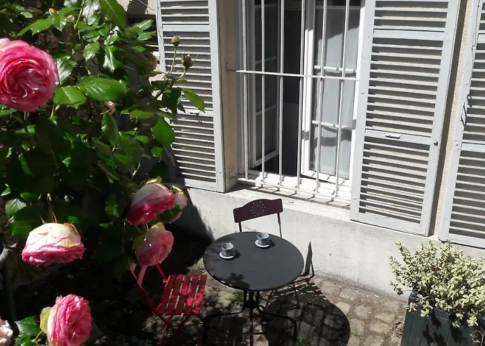 Le Petit Mansart Apartment